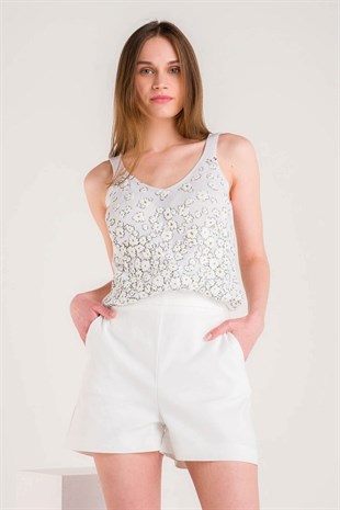 Beyaz Papatya Kabartama Detaylı V-yaka Askılı Triko Bluz