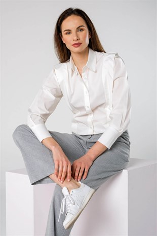 Beyaz Şerit Detaylı Geniş Manşetli Dik Yakalı Gömlek