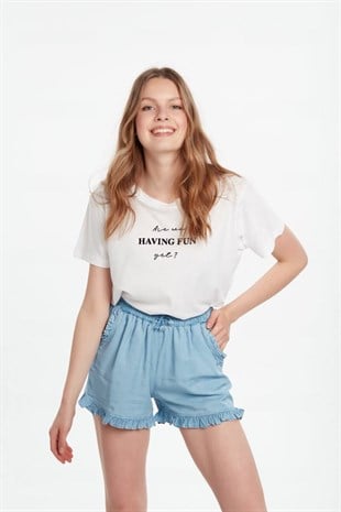 Kot görünümlü kumaş şort fırfırlı