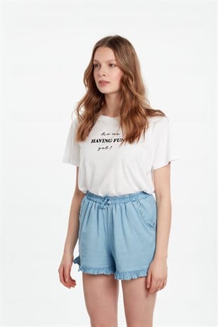 Kot görünümlü kumaş şort fırfırlı