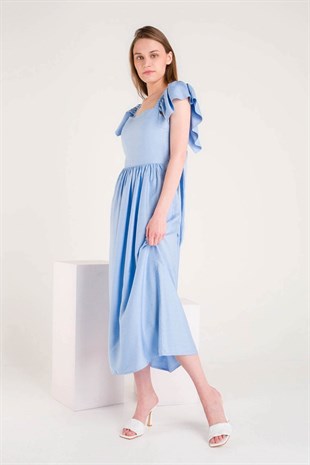 Mavi Arkası Bağlama Detaylı Omuzları Fırfırlı Düz Yaka Elbise
