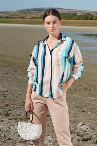 Mavi ekru pembe çizgili cep detaylı gömlek