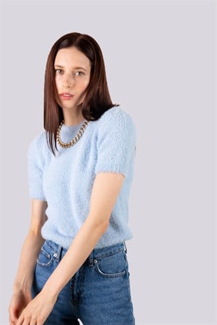 Mavi tüylü kısa kollu kazak