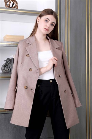 Önden düğmeli uzun ceket - Krem Rengi ve diğer Dış Giyim modellerimiz için online alışveriş mağazamızı ziyaret edin. 