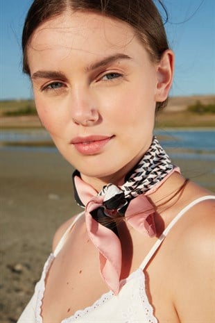 Pembe beyaz siyah desenli mini fular - (saç bandı)