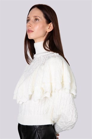 Saç örgü detaylı balıkçı yaka omuzları fırfırlı kazak - Ekru
