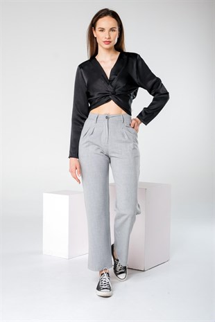 Siyah Önden Çapraz Bağlama Detaylı V-Yaka Crop Bluz
