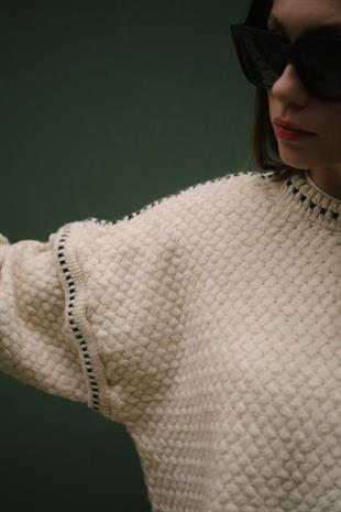 Siyah Şerit Yarasa Kol Detaylı Örgü Kadın Krem Rengi Kazak Triko