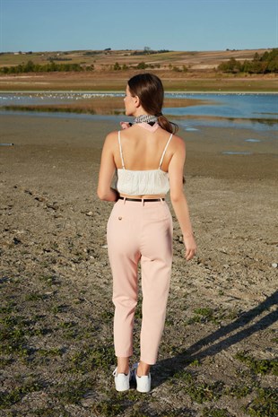Yüksek bel düğme detaylı kemerli pantolon - Pembe