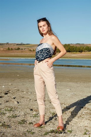 Yüksek bel düğme detaylı kemerli pantolon - Ekru