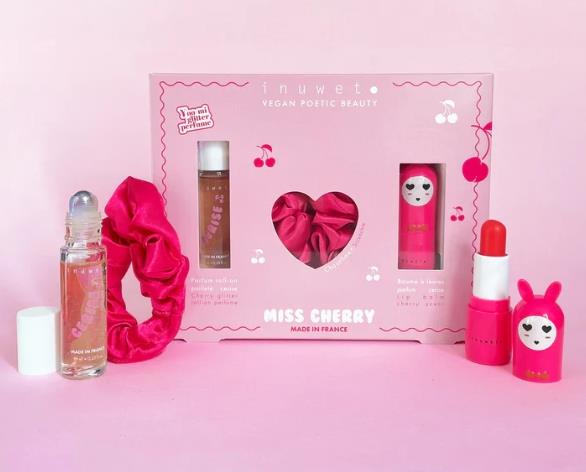 Inuwet Miss Cherry Set -Pembe Saç Tokası, Kiraz Kokulu Parfüm ve Kiraz Aromalı Dudak Nemlendiricisi