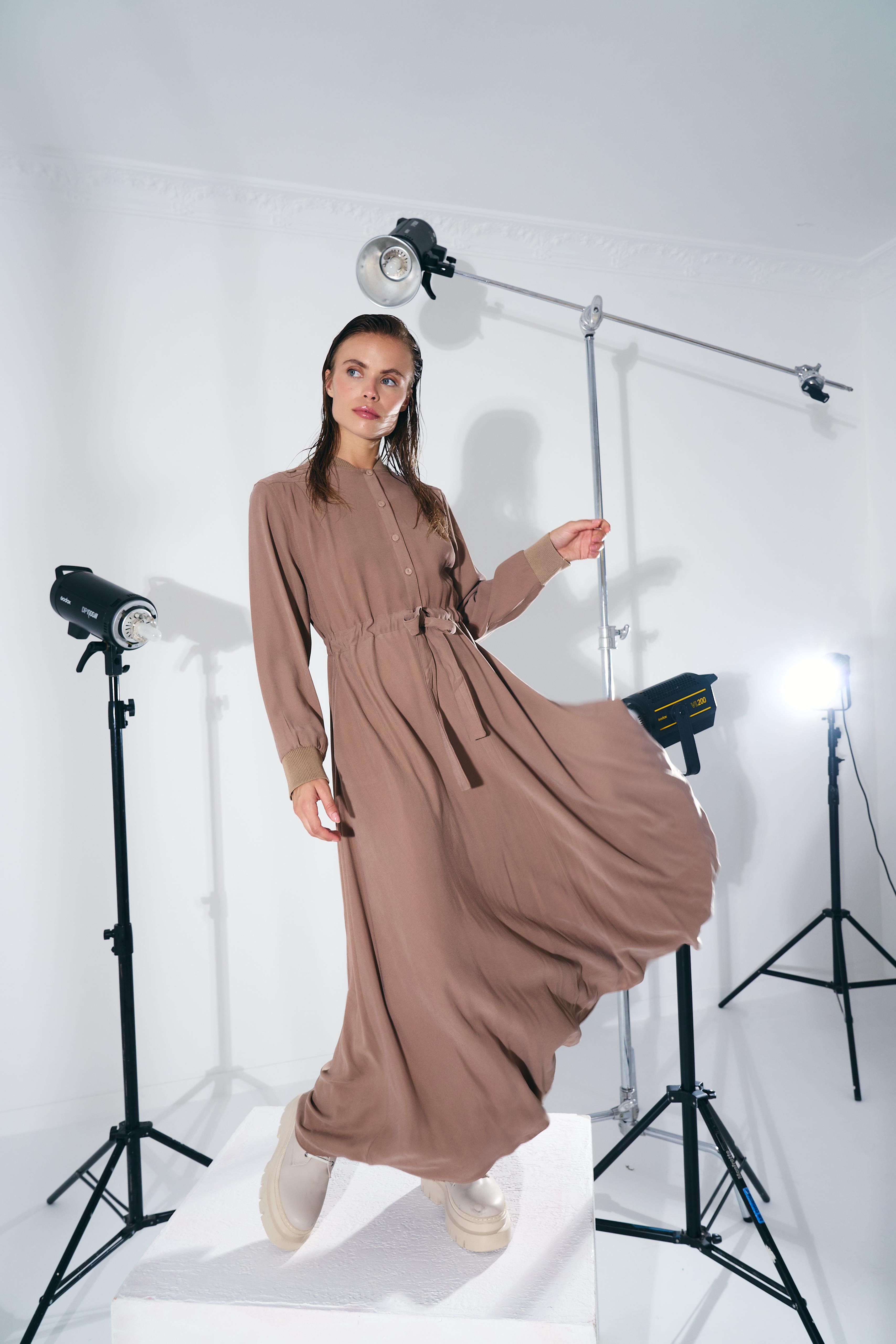 YARIM DÜĞMELİ ELBİSE