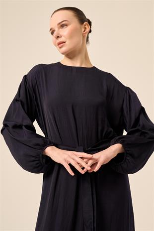 BELDEN KUŞAKLI KOLLARI BÜZGÜ DETAYLI MEMOL CUPRA ELBİSE