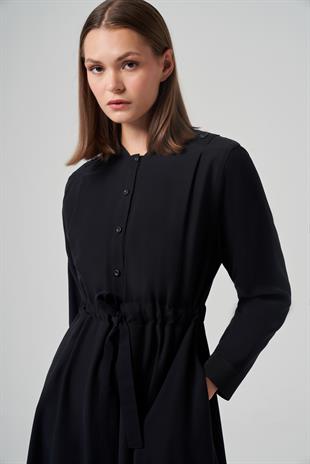 ÖNDEN DÜĞMELİ ELBİSE