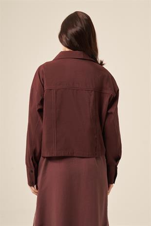 ÖNDEN İKİ CEPLİ ETEĞİ ÜÇGEN DETAY KISA DUBAI CEKET