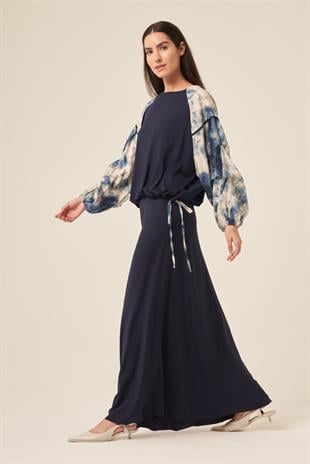 ÖNÜ VE ARKASI BAMBU ETEK UCU BÜZGÜLÜ KOLLARI SUYU BOYA BASKI KISA TUNİK