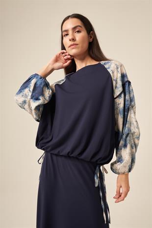 ÖNÜ VE ARKASI BAMBU ETEK UCU BÜZGÜLÜ KOLLARI SUYU BOYA BASKI KISA TUNİK