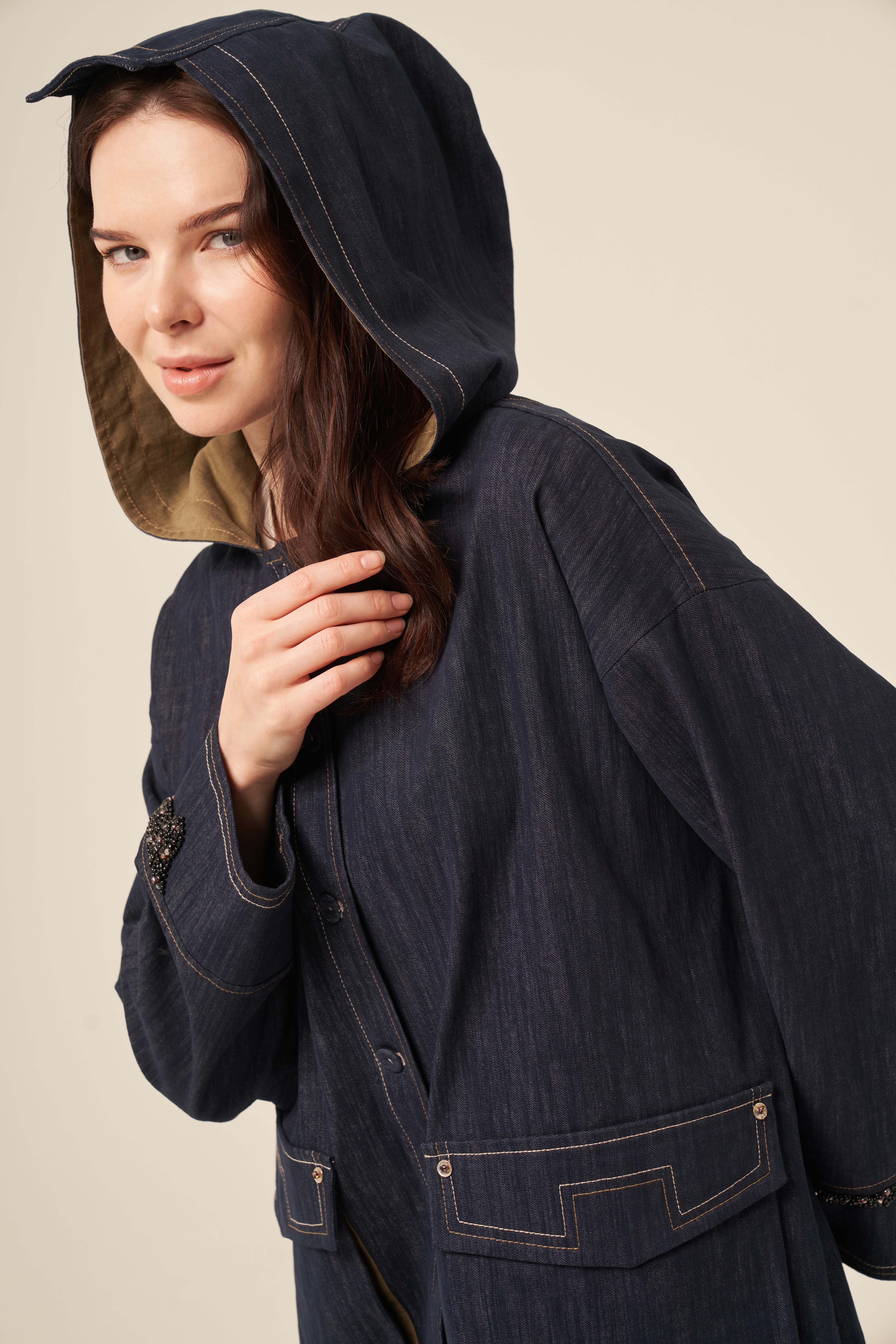 KAPŞONLU KOLLARI İŞLEMELİ DENIM KAP