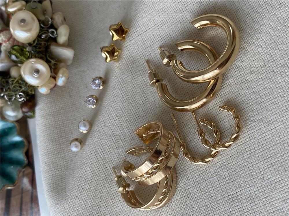 12'li Gold Yıldız Konsept Küpe Seti