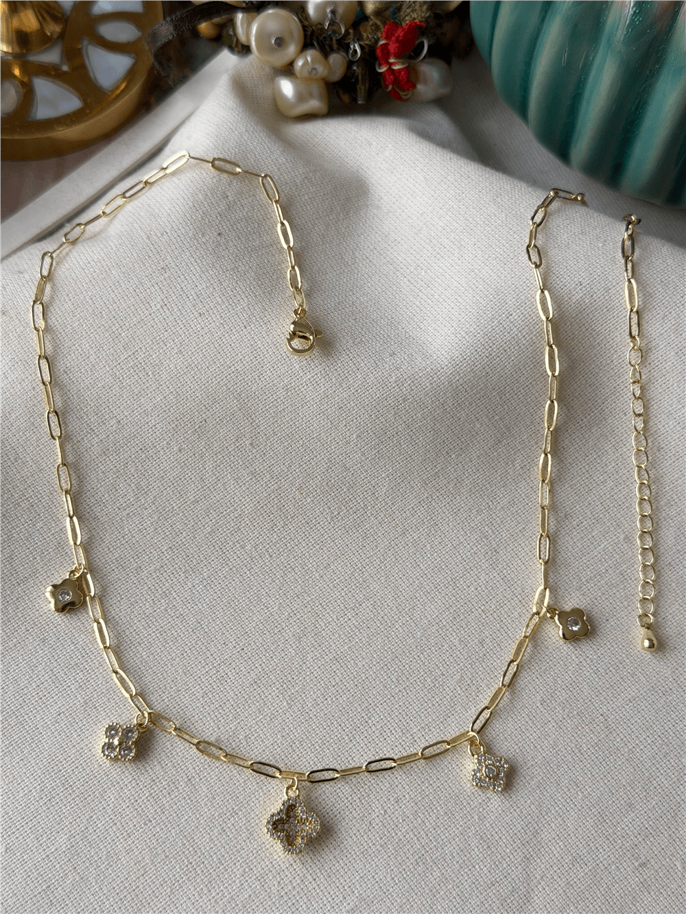 14K Cleef Charm Sallantılı Kolye