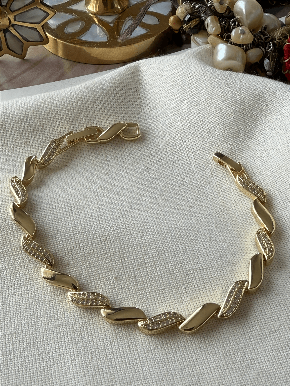 14K Taşlı Sarmal Model Bileklik