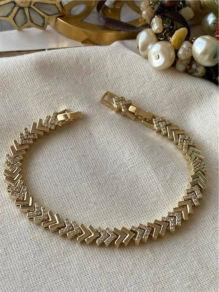 14K Taşlı Sıralı V Model Bileklik