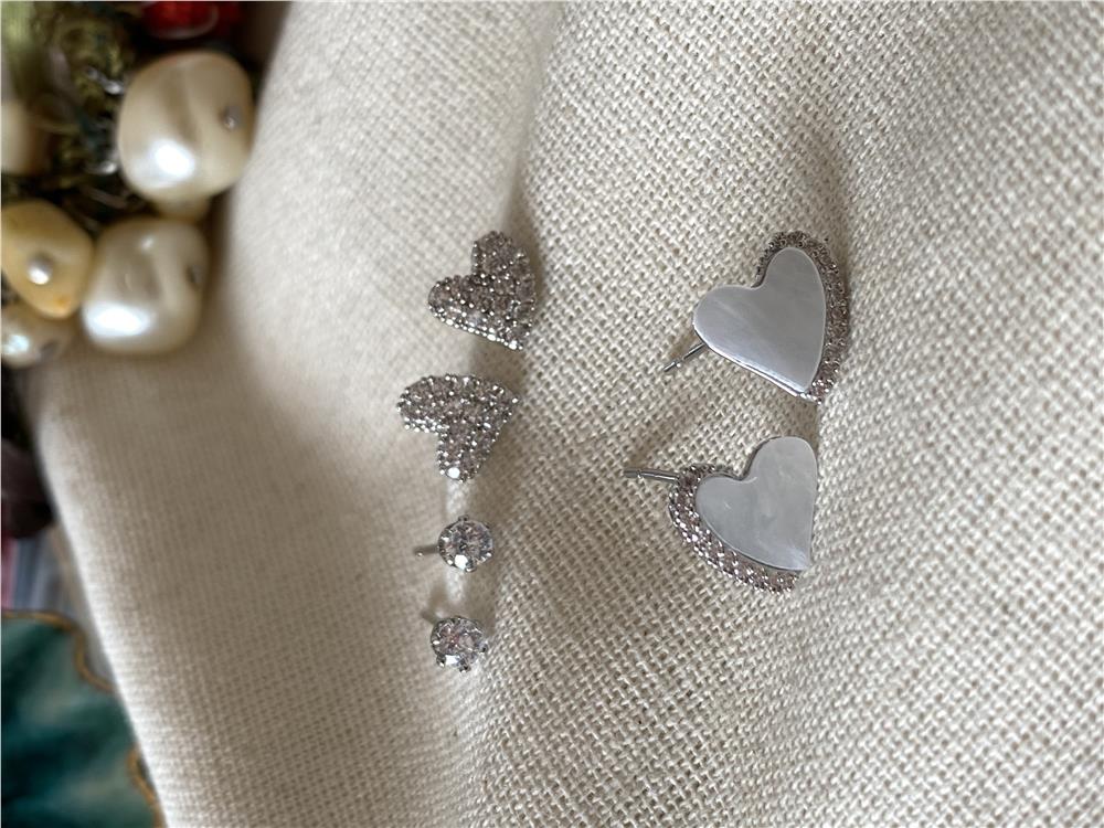 925 Silver Post Altılı Kalpler Küpe