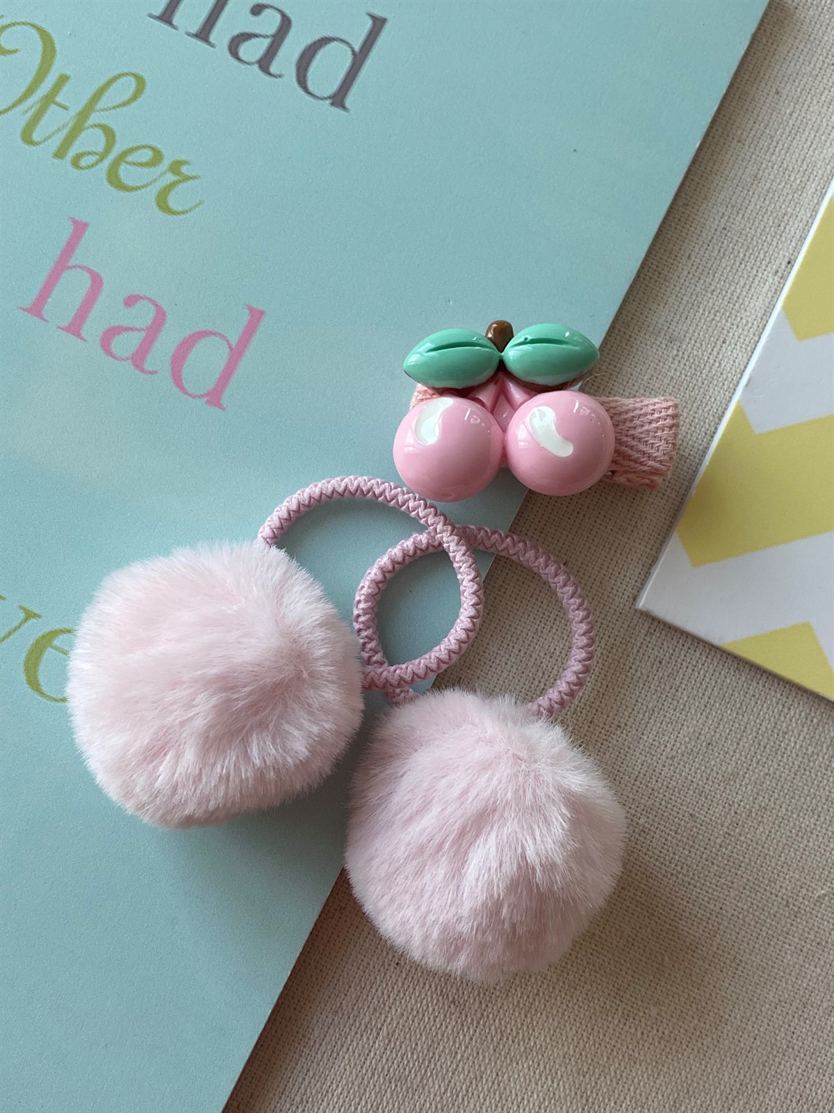 Açık Pembe Ponpon Toka
