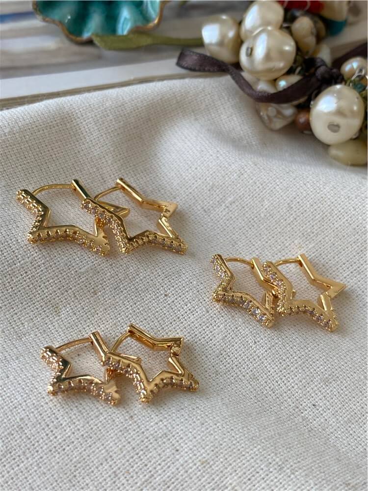 Altılı Taşlı Yıldız Küpe Seti