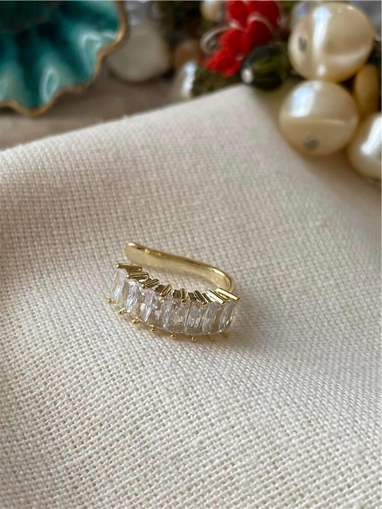Baget Model Kıkırdak Küpe