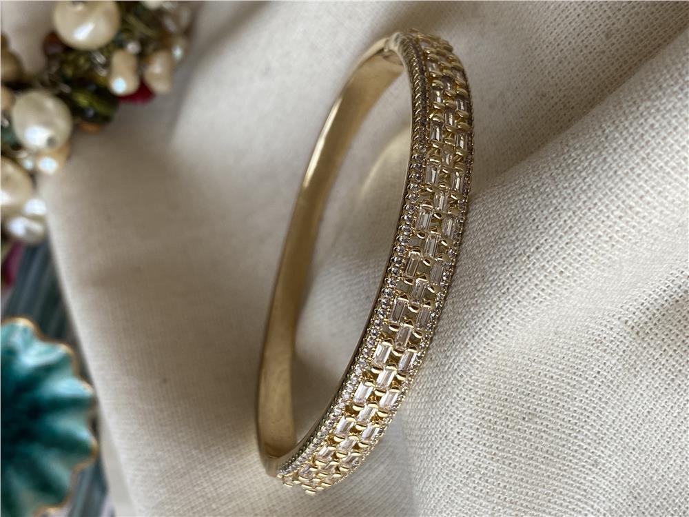 Baget Taşlı Gold Kelepçe 