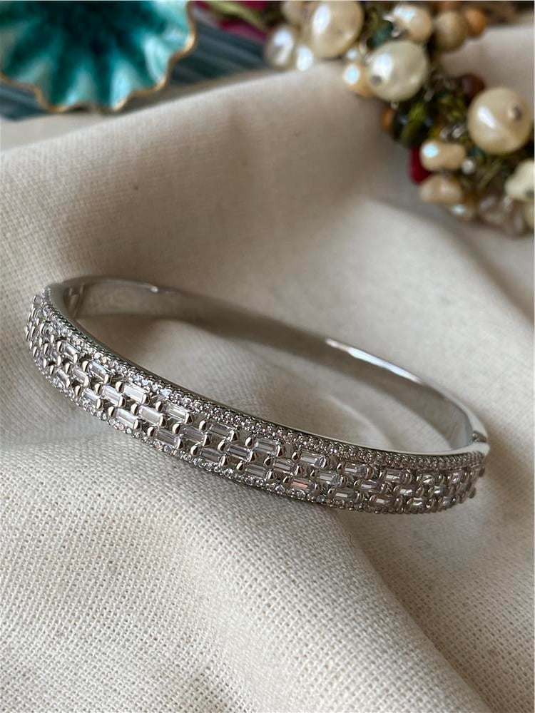 Baget Taşlı Silver Kelepçe 