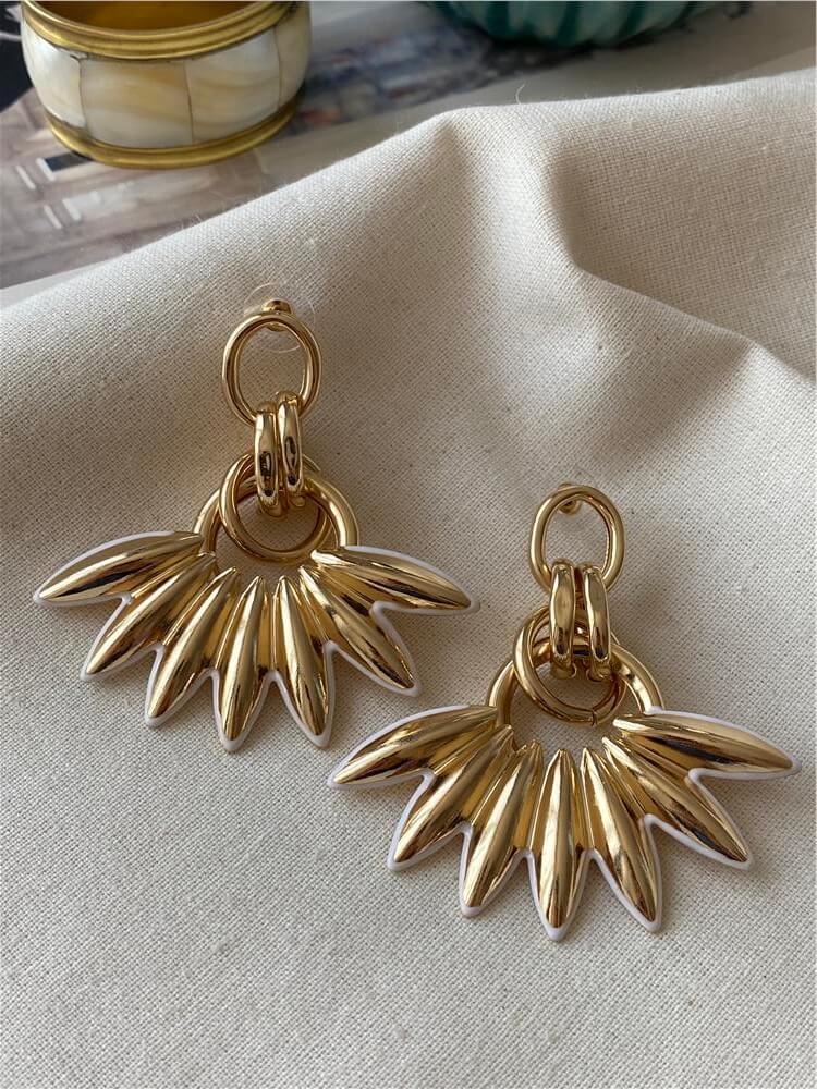 Beyaz Mineli Vintage Yarım Çiçek Küpe