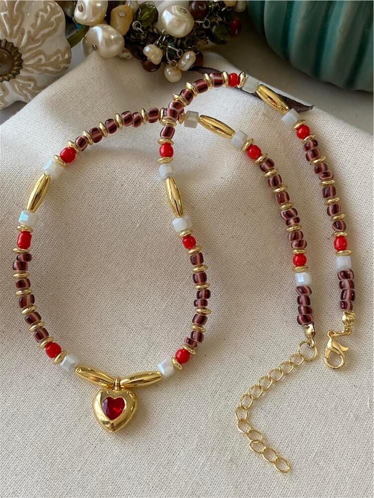 Bordo Boncuklu Taşlı Kalp Detaylı Kolye