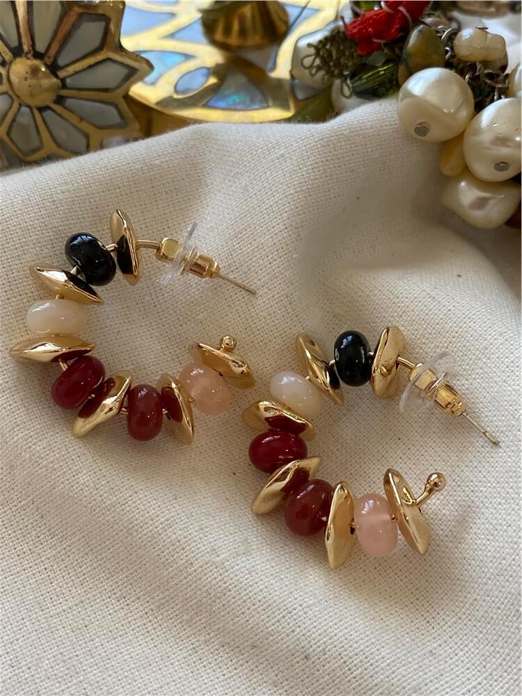 Bordo Siyah Boncuk Detaylı C Model Küpe