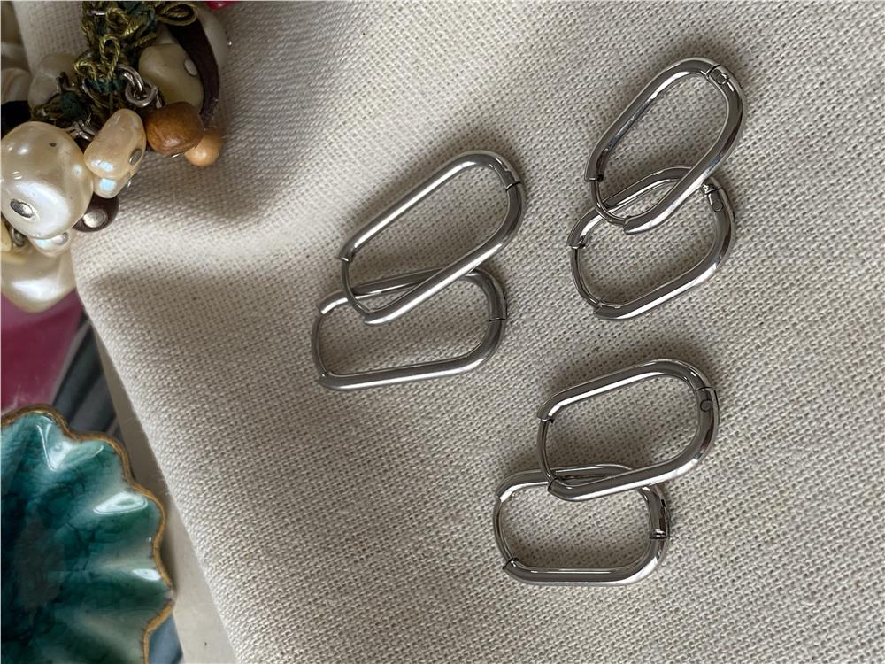 Çelik Altılı Silver Dikdörtgen Küpe