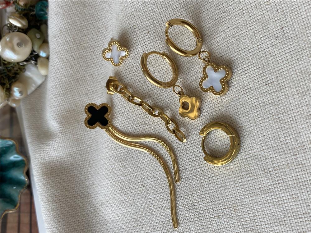 Çelik Altılı Siyah Beyaz Sallantılı Cleef Küpe