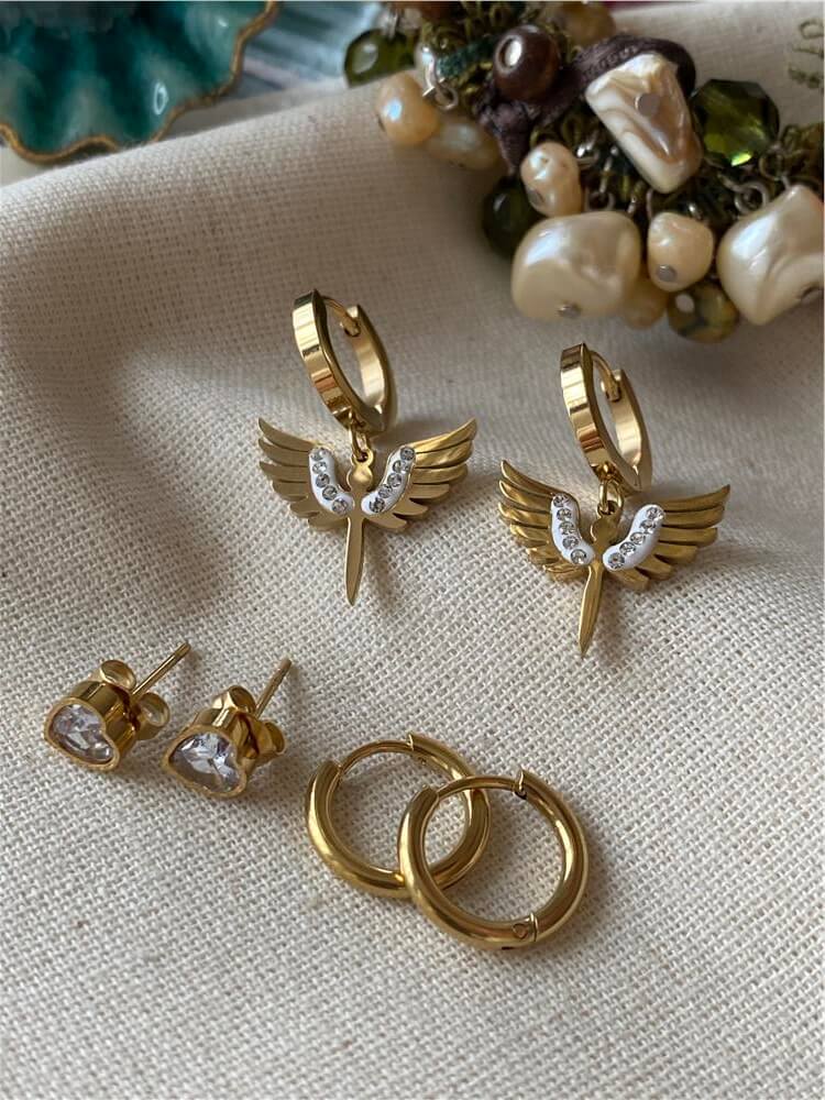 Çelik Altılı Taşlı Melek Kalp Küpe Seti