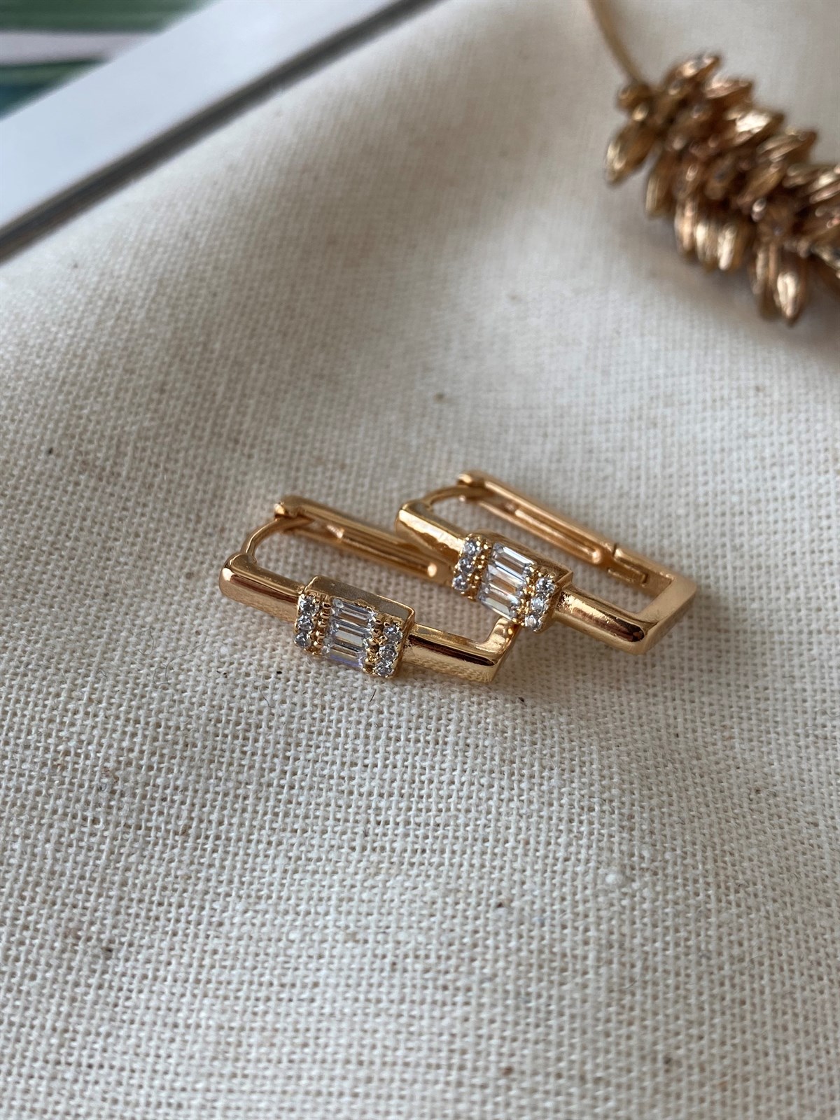 Çelik Baget Dörtgen Küpe