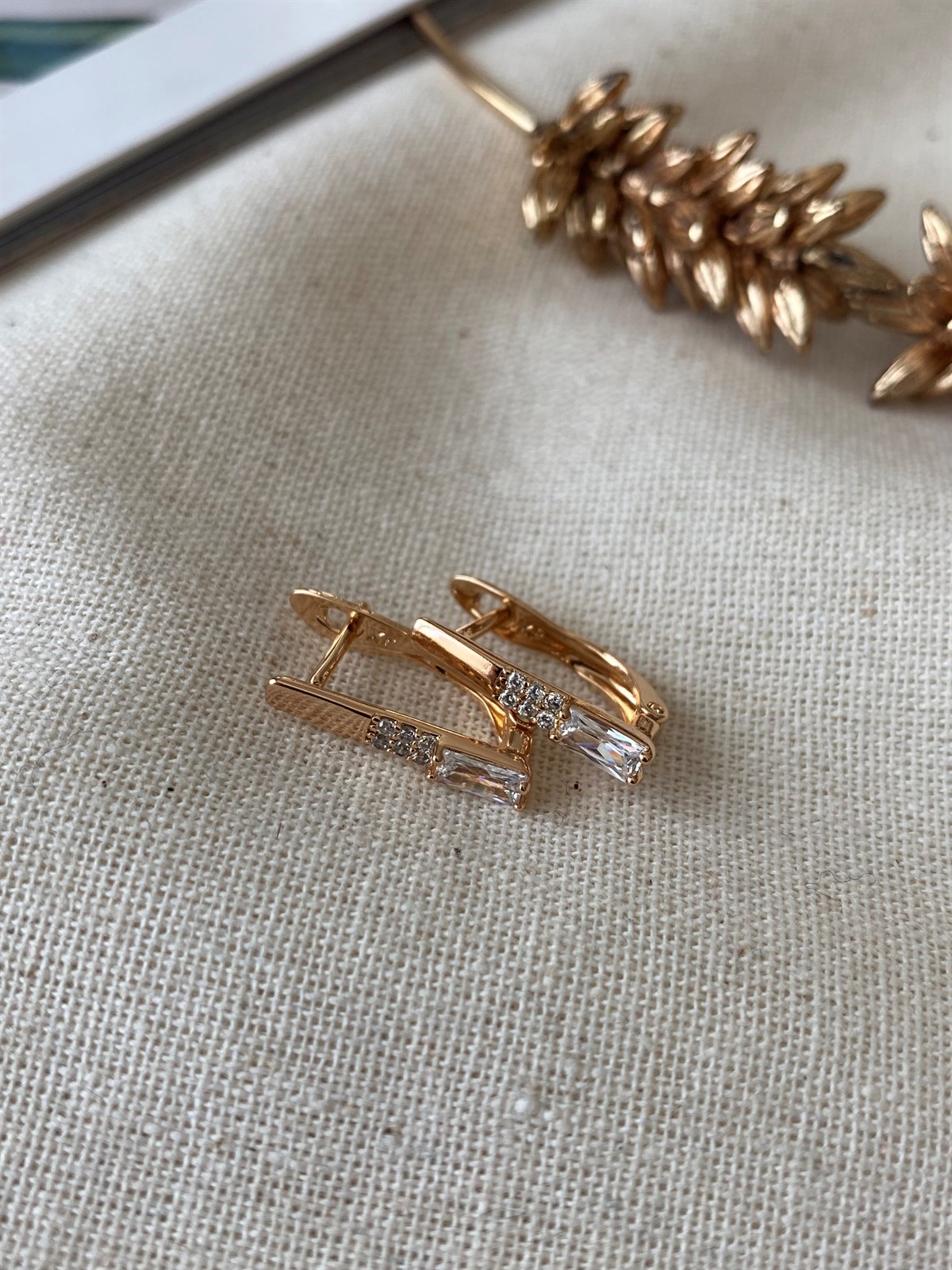 Çelik Baget Taşlı Küpe