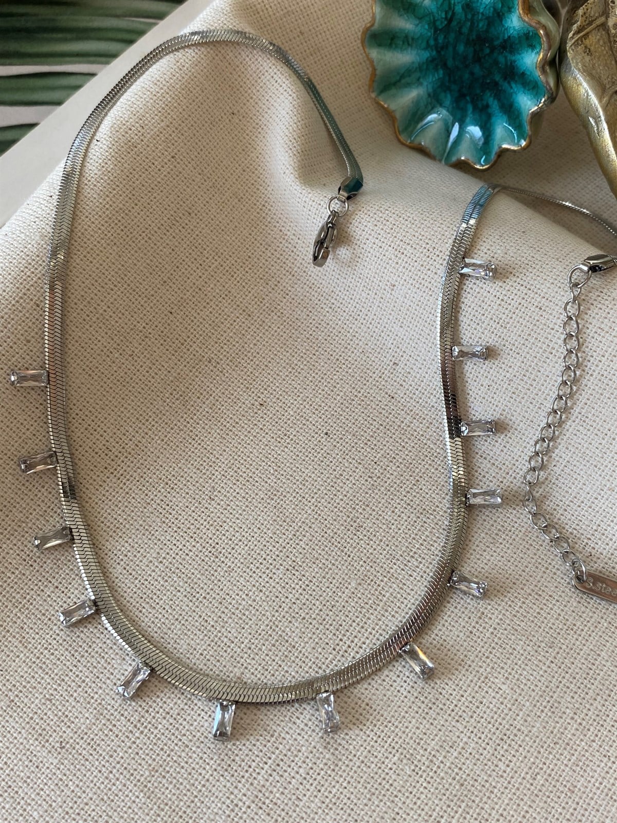 Çelik Bagetli Yassı Kolye