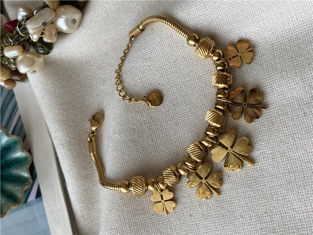 Çelik Beş Yonca Charmlı Bileklik