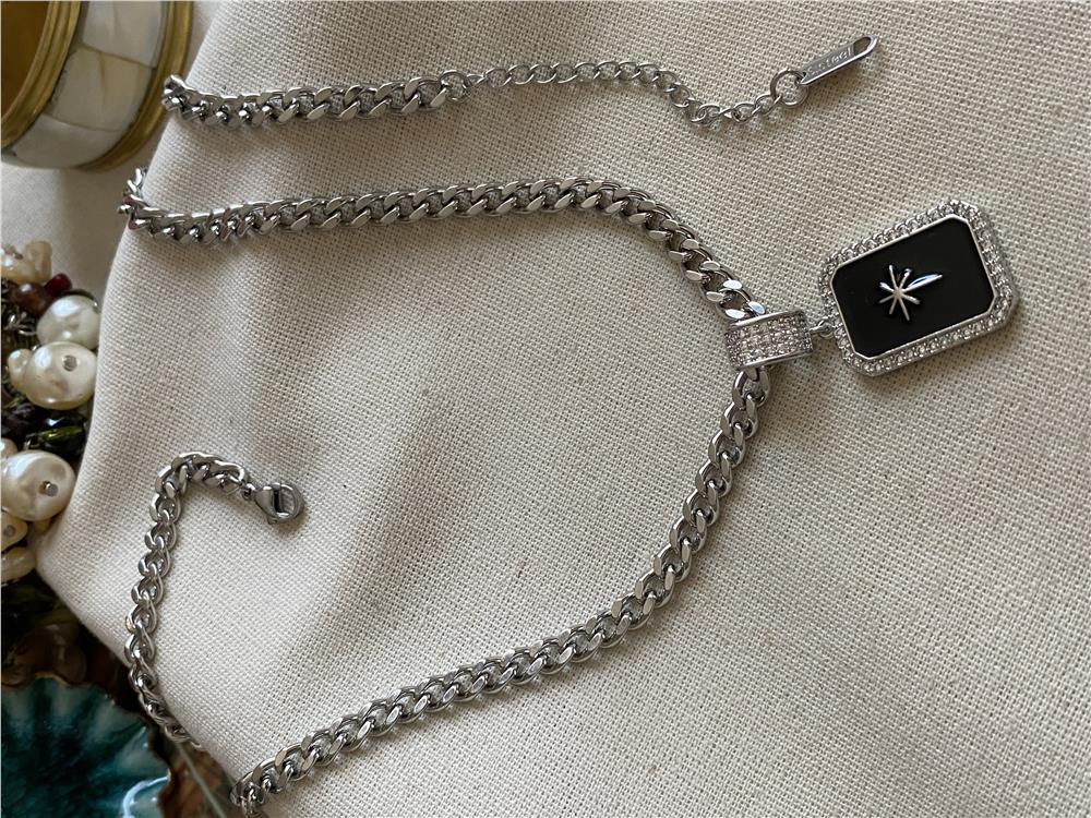 Çelik Black Northstar Kolye