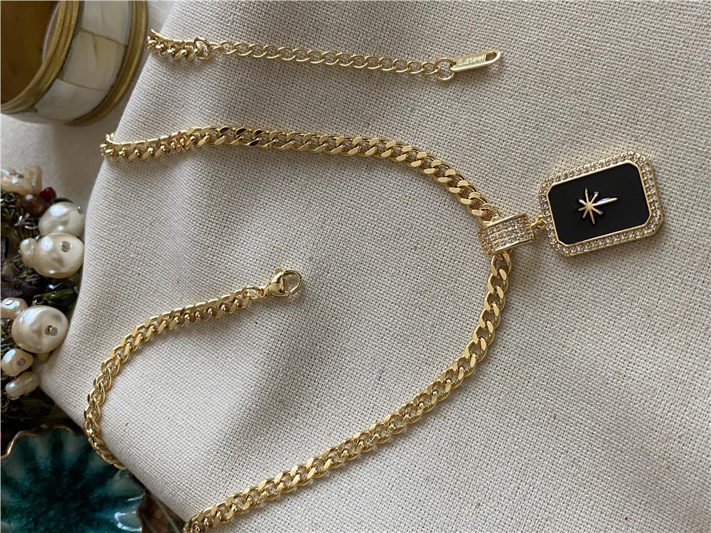 Çelik Black Northstar Kolye