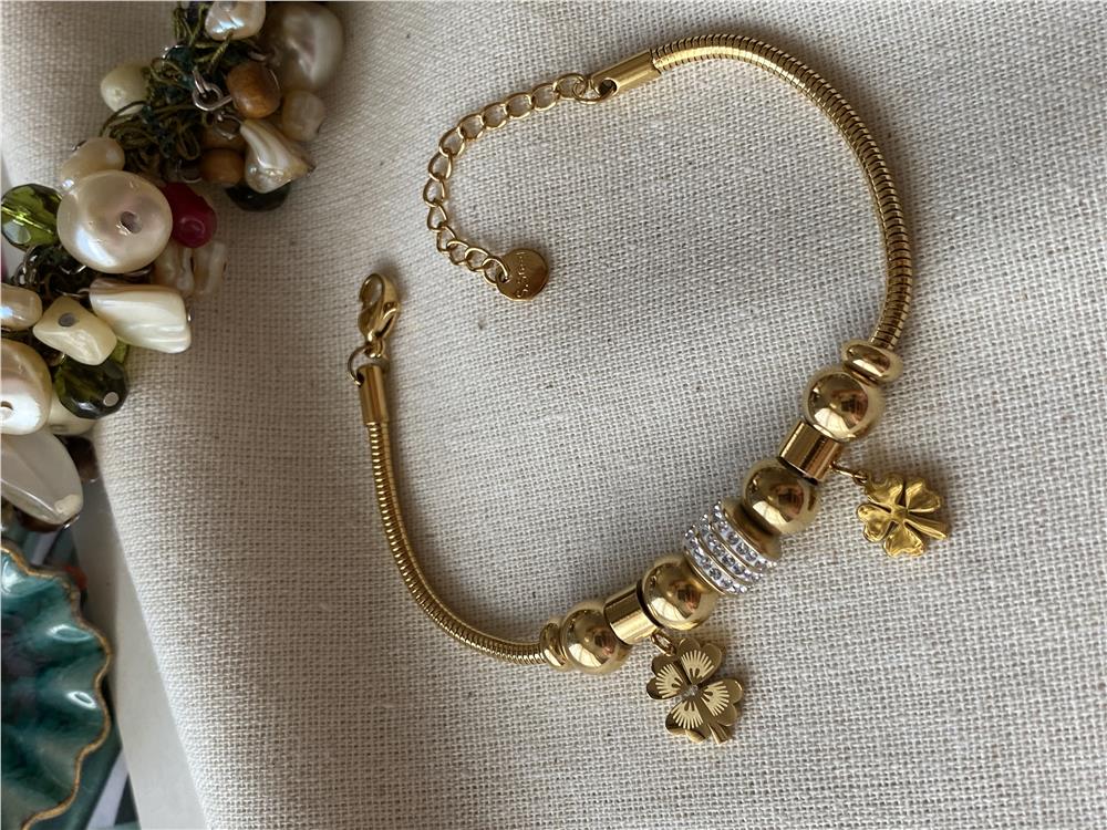 Çelik Charmlı Nefel Bileklik