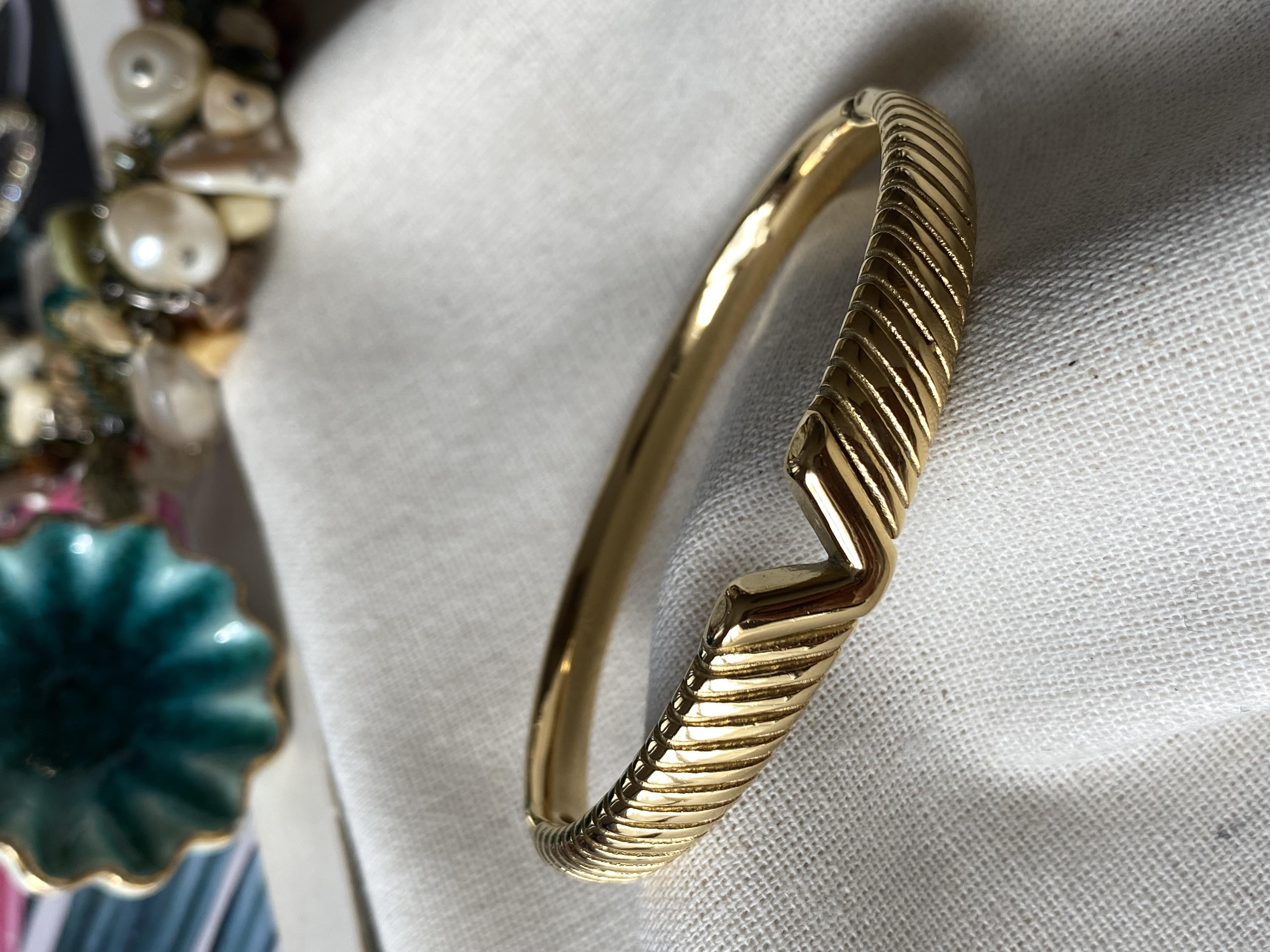Çelik Çizgili V Kelepçe