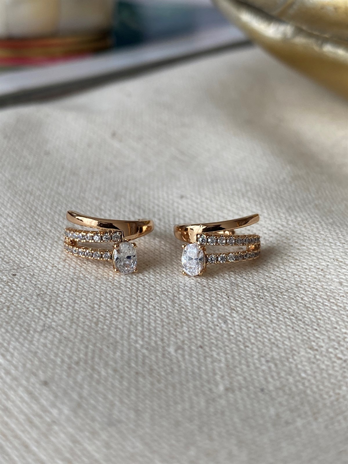 Çelik Damla Taşlı Kıkırdak Küpe