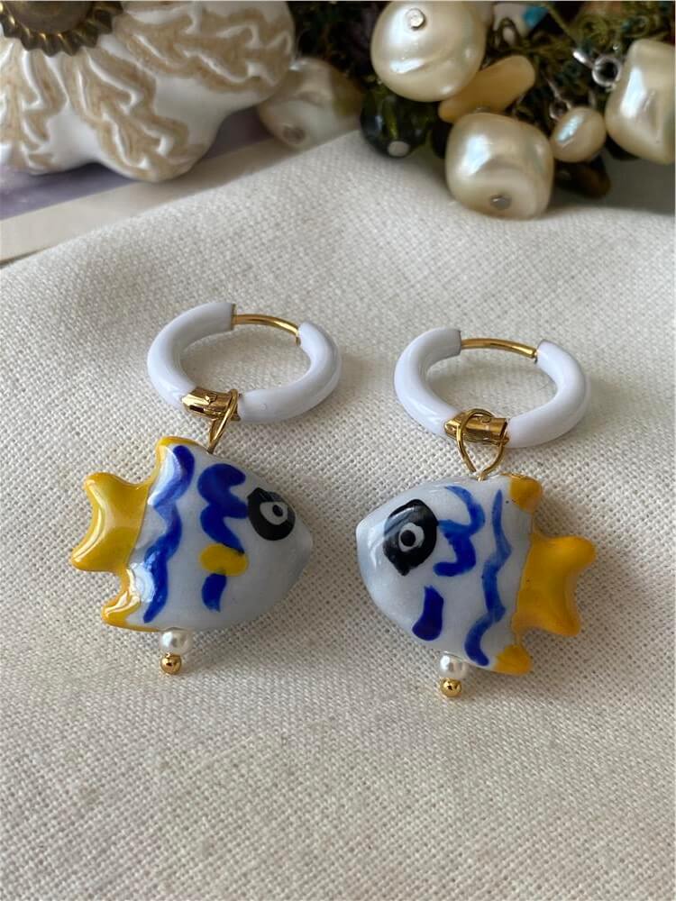 Çelik Detaylı Porselen Beyaz Sarı Renkli Nemo Küpe