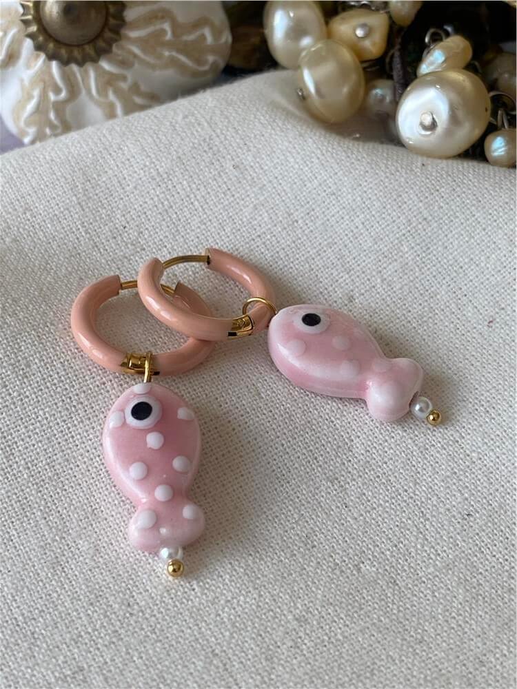 Çelik Detaylı Porselen Pembe Balık Küpe