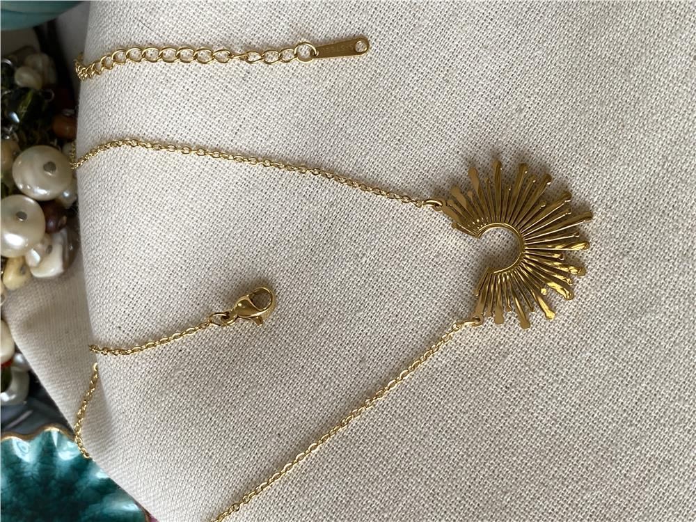 Çelik Dorikalı Kalp Kolye